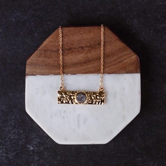 Jewelry - Druzy stone pendant necklace